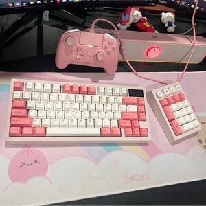 ︎♡︎kawaii pink zoom75 aluminum wireless keyboard set + strawberry keycaps ♡︎